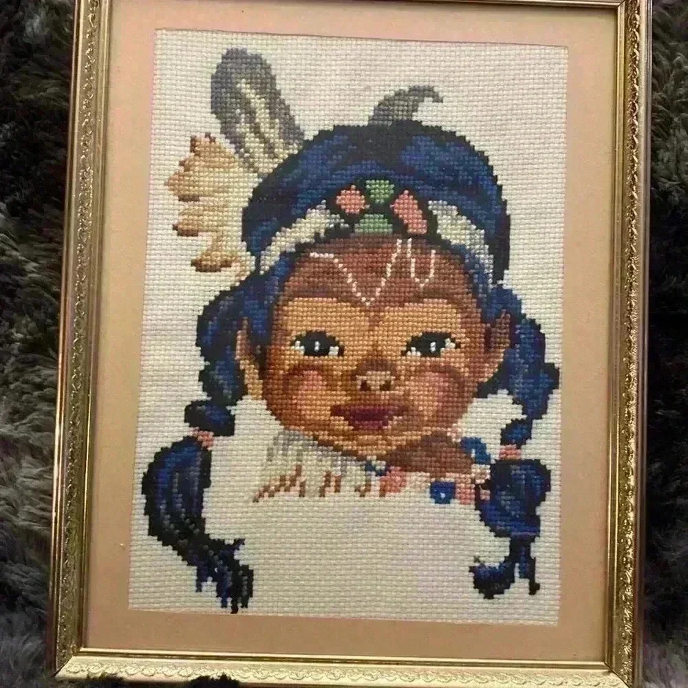 Vintage Pair of framed needle point  indigenous boy and girl pictures - Picture 6 of 12